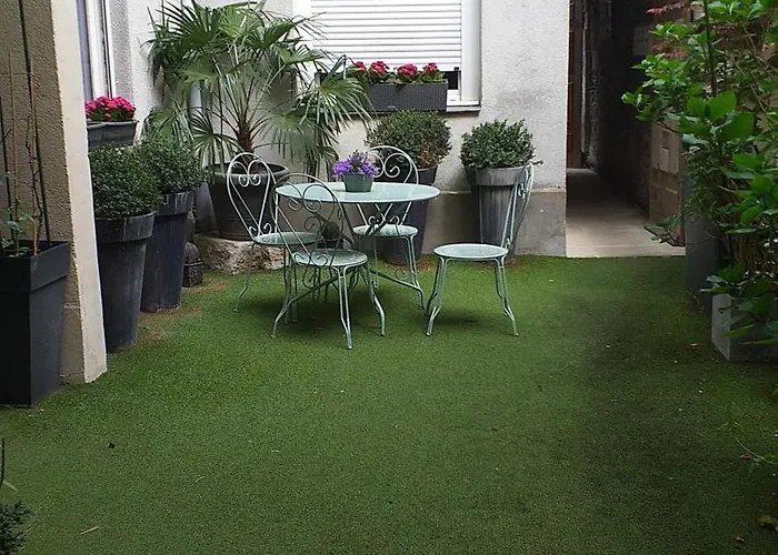 1 Hyper Centre Avec Jardins *